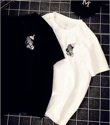 Casual κορυφές εικόνα σε μαύρο και άσπρο