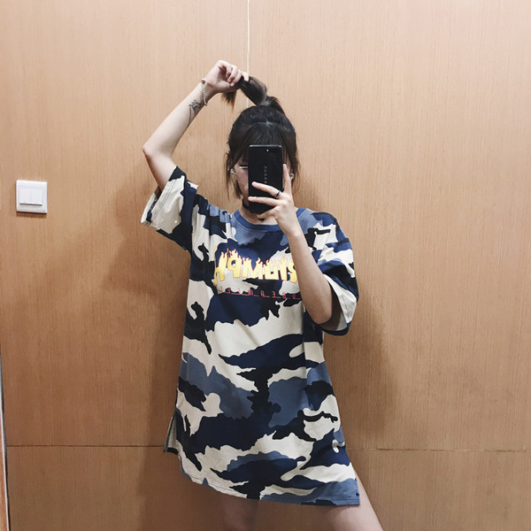 Κομψό κυρίες Ζακέτα με μια επιγραφή στο ελεύθερο