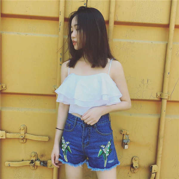 Σύγχρονη σορτς για τις γυναίκες με υψηλή μέση και κέντημα