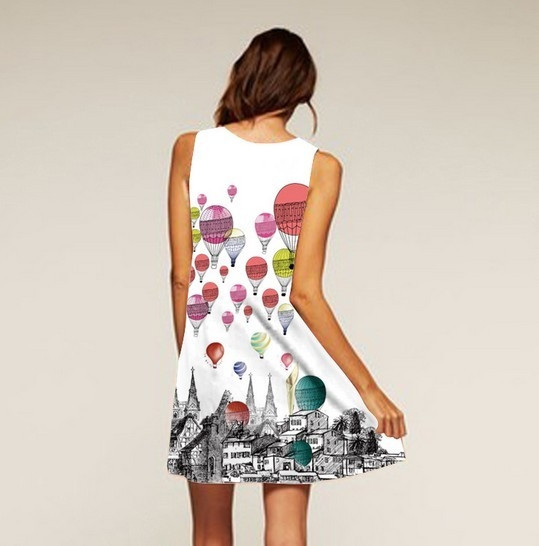 Μεγάλη σύντομο κυρίες σύντομο αμάνικο φόρεμα και πολύ ενδιαφέροντα σχέδια aplikatsiyki