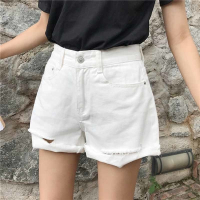 Σύγχρονη σορτς για τις γυναίκες με υψηλή μέση και τράβηξε