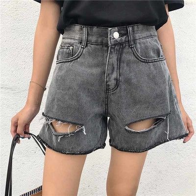 Σύγχρονη σορτς για τις γυναίκες με υψηλή μέση και τράβηξε