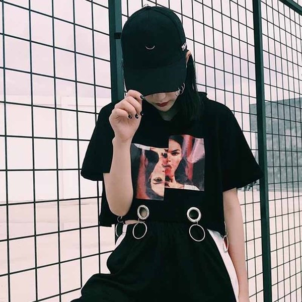 Κυρίες κοντή μπλούζα με 3/4 μανίκια και δαχτυλίδια διακόσμησης Metalko