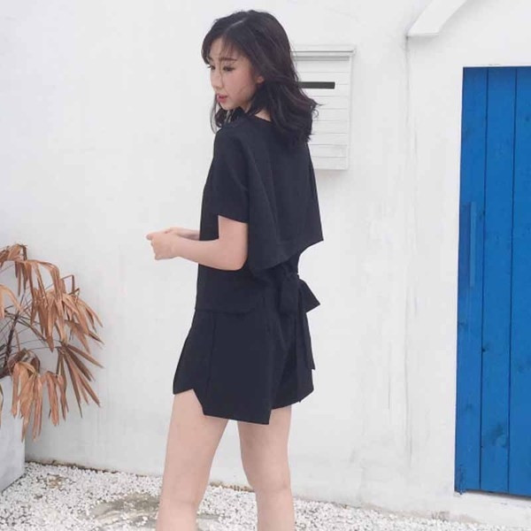 Κομψό κυρίες που ελεύθερο στυλ - απλό, μαύρο και κόκκινο