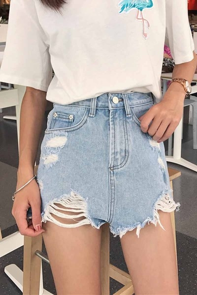 Σορτς για τις γυναίκες σε έντονο χρώμα και υψηλής μεσάτο