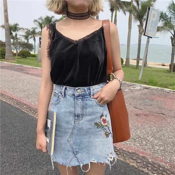 Κομψό κυρίες φούστα με ψηλή μέση σε φωτεινά χρώματα και με κέντημα