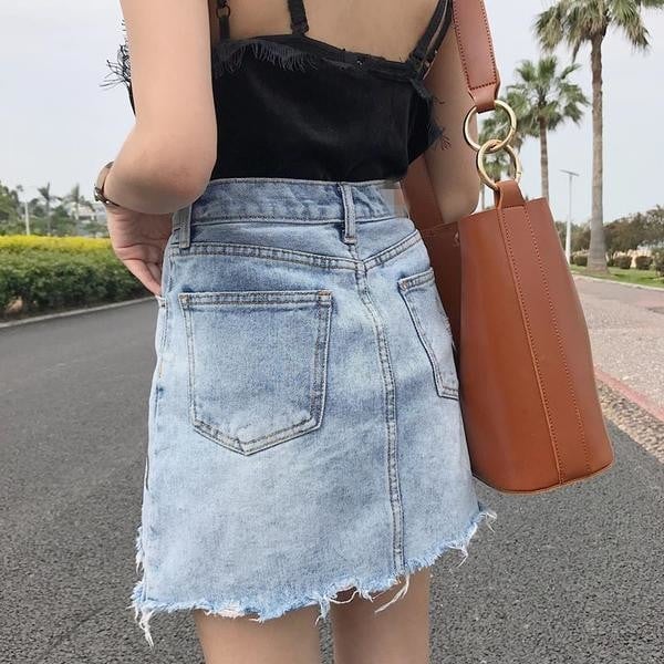 Κομψό κυρίες φούστα με ψηλή μέση σε φωτεινά χρώματα και με κέντημα