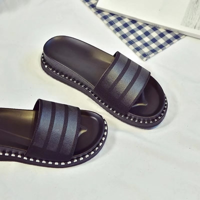 Παντόφλες κατάλληλες για καθημερινή ζωή - μοντέρνα σε δύο χρώματα