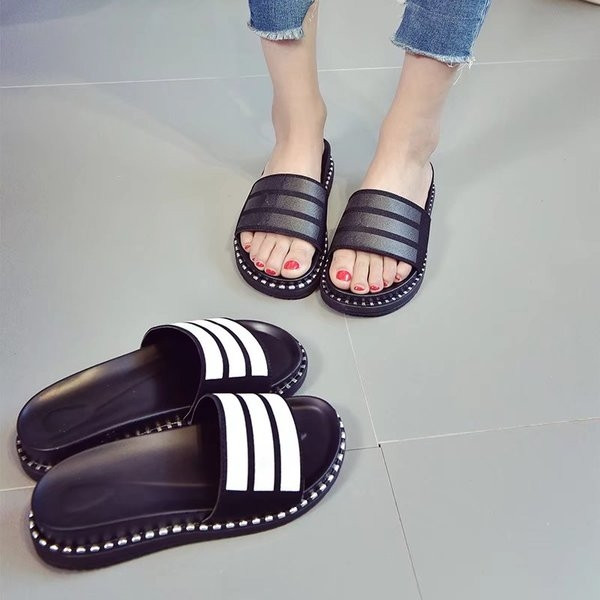 Παντόφλες κατάλληλες για καθημερινή ζωή - μοντέρνα σε δύο χρώματα