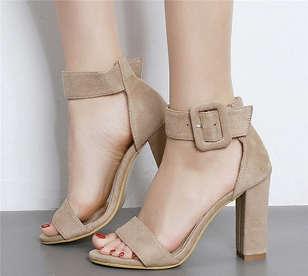 Πολύ ενδιαφέρον κυρίες περιστασιακή σανδάλια με ψηλά τακούνια - 3 χρώματα