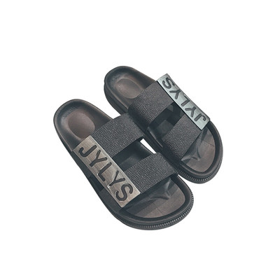 Casual παντόφλες για τους άνδρες σε γκρι και μαύρο χρώμα με την επιγραφή