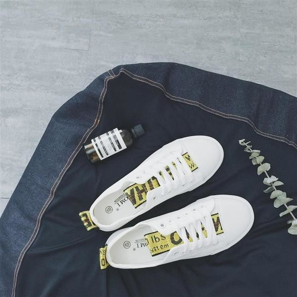 πάνινα παπούτσια Κομψή ανδρών σε λευκό και μαύρο με κίτρινο γλώσσα vyat