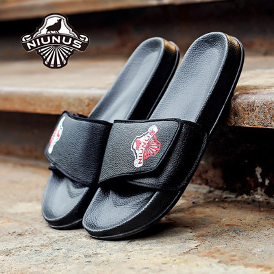 καουτσούκ παντόφλες ανδρών σε διάφορα χρώματα και σε δύο μοντέλα - με ή χωρίς ταινία