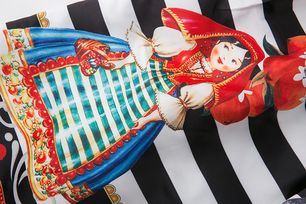 Κομψό κυρίες φόρεμα κατάλληλο για κάθε περίσταση με ενδιαφέρουσες χρωματιστές κάτω