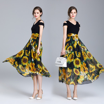 Ежедневна дамска дълга рокличка с интересни цветни слънчогледи за апликация в долната си част
