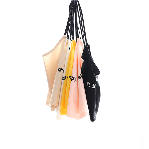 Απλή καλοκαίρι κορυφή μικρή δεξαμενή με λεπτές τιράντες σε τρία χρώματα