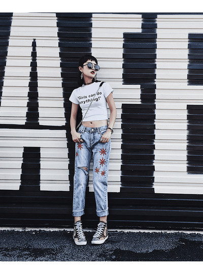 Φρέσκα σύντομο κυρίες μπλούζα καλοκαίρι σε διάφορα χρώματα και επισημαίνονται