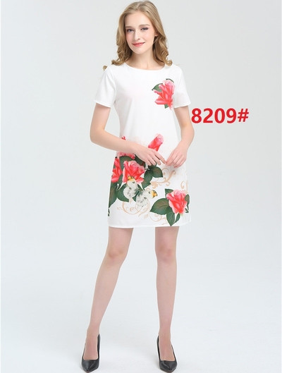 Πολύ ενδιαφέρον κυρίες ριγέ σύντομη φορέματα - 9 μοντέλα