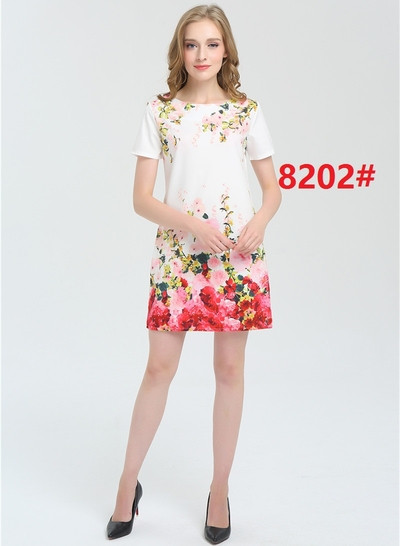 Πολύ ενδιαφέρον κυρίες ριγέ σύντομη φορέματα - 9 μοντέλα