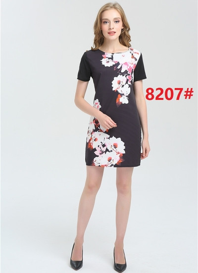 Πολύ ενδιαφέρον κυρίες ριγέ σύντομη φορέματα - 9 μοντέλα