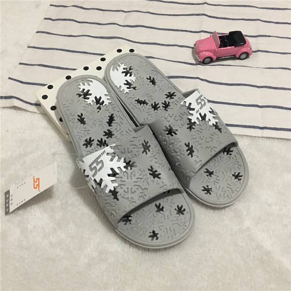 ΠανέμορφΕς παντόφλες για άνδρες και γυναίκες σε διαφορετικά χρώματα