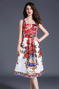 Κυρίες φρέσκα Sharenka φόρεμα με γυμνά ώμους και λεπτές τιράντες