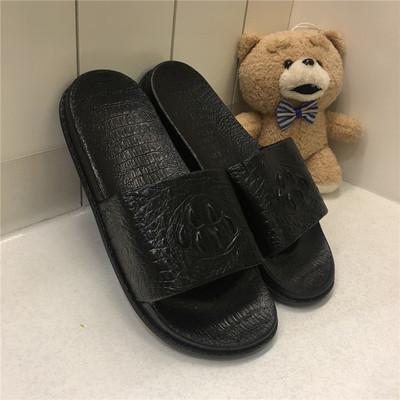 Όμορφο μοντέλο καουτσούκ παντόφλες σε λευκό και μαύρο - unisex