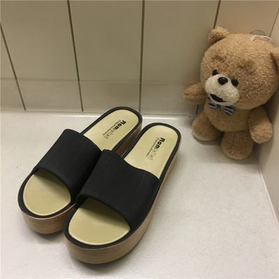 Γυναικείες μοντέρνες ς παντόφλες, υψηλή πλατφόρμα