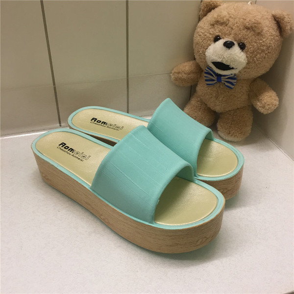 Γυναικείες μοντέρνες ς παντόφλες, υψηλή πλατφόρμα