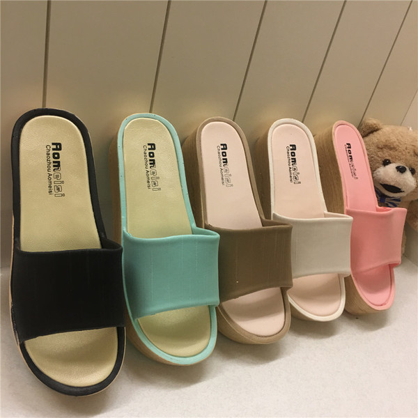 Γυναικείες μοντέρνες ς παντόφλες, υψηλή πλατφόρμα