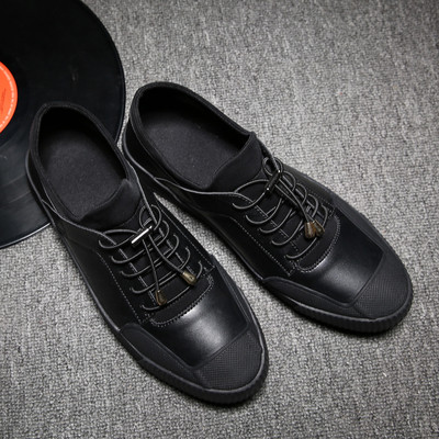 Κομψή παπούτσια σε μαύρο και άσπρο