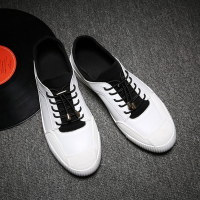 Κομψή παπούτσια σε μαύρο και άσπρο