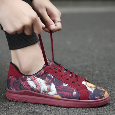 Χρωματιστά άνδρες πάνινα παπούτσια σε μαύρο, κόκκινο και μπλε