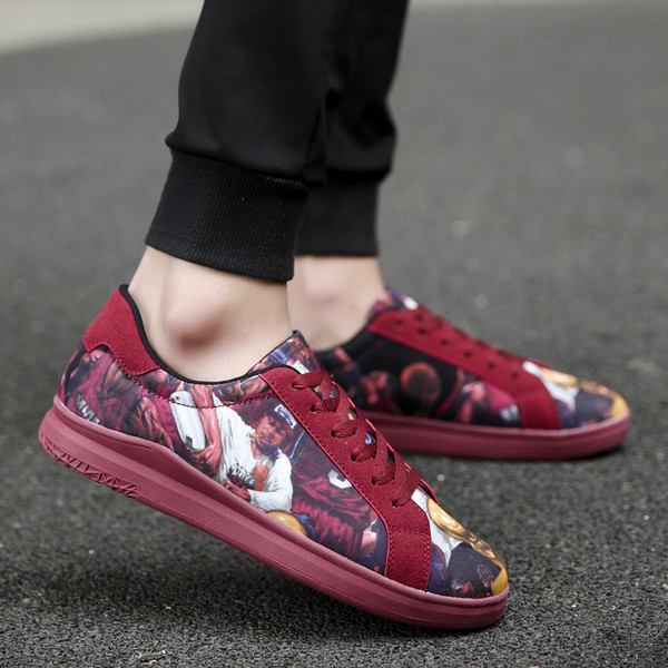 Χρωματιστά άνδρες πάνινα παπούτσια σε μαύρο, κόκκινο και μπλε