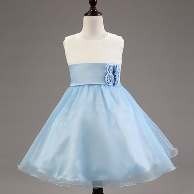 Πολύ όμορφο και κομψό φόρεμα για τα παιδιά κορίτσι με όμορφη κορδέλα