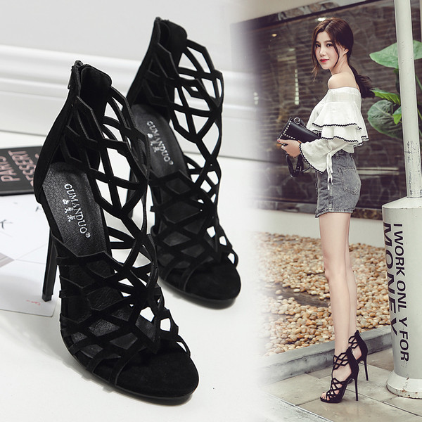 σανδάλια Μαύρο γυναικών με ψηλά τακούνια