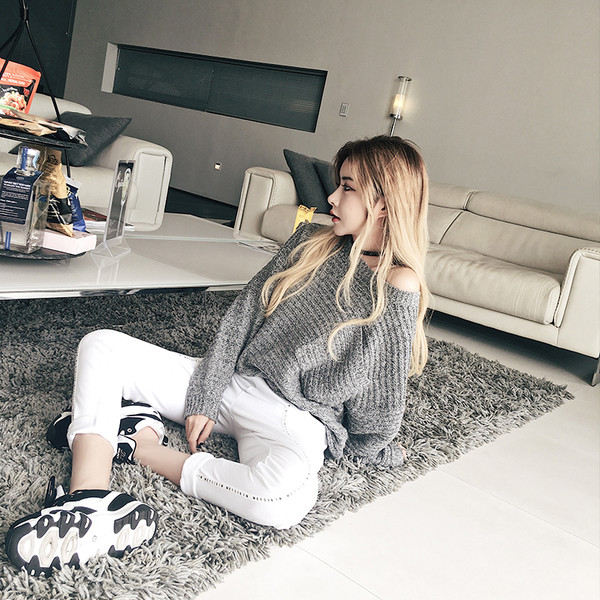 Κομψό κυρίες παντελόνι σε μαύρο και άσπρο κατάλληλο για τη ζωή