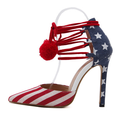 ψηλοτάκουνα παπούτσια Πολύ ενδιαφέρουσα κυρία με μοτίβα της αμερικανικής σημαίας