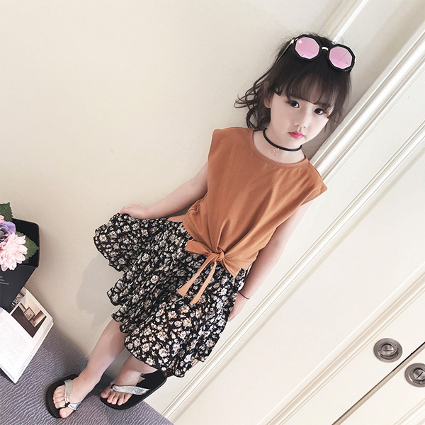 Παιδικό σετ για κορίτσια από δύο μέρη - αμάνικο και φαρδιά φούστα με floral μοτίβο