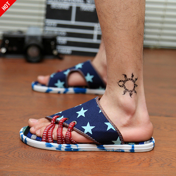 Πολύ ενδιαφέρον παντόφλες ριγέ ανδρικά - 2 μοντέλα