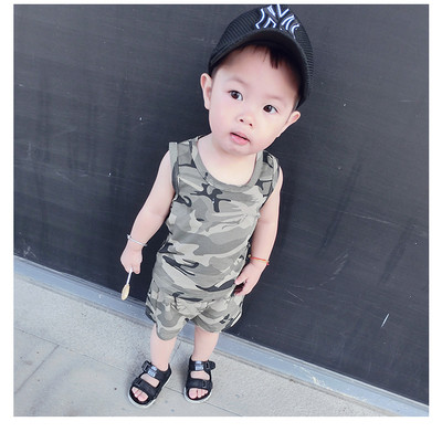 Παιδικό σετ καμουφλάζ για αγόρια - μπλουζάκι και σορτς
