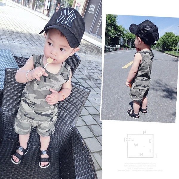 Παιδικό σετ καμουφλάζ για αγόρια - μπλουζάκι και σορτς