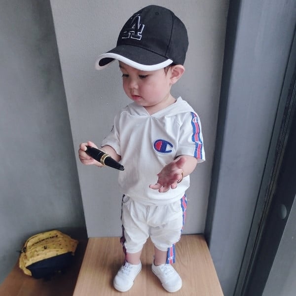 Αθλητικό σετ για αγόρια σε μαύρο και άσπρο - κοντά μανίκια και παντελόνια