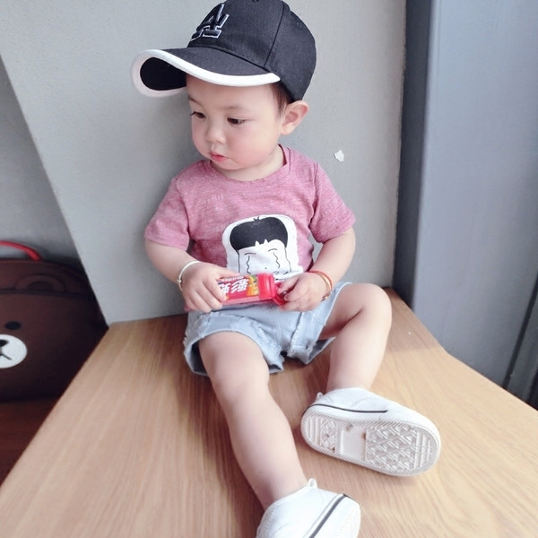 Παιδικό μπλουζάκι για αγόρια με εικόνα κατάλληλη για την καθημερινή ζωή