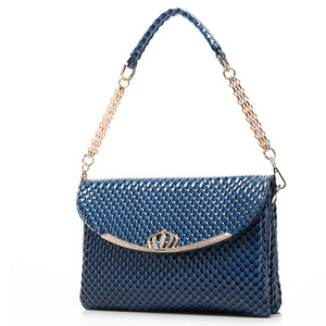 Κομψή τσάντα σε τέσσερα χρώματα με μια λαβή