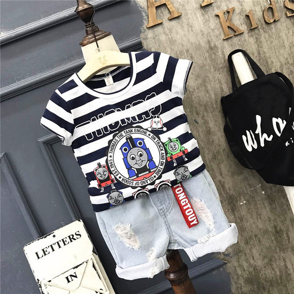 Κομψό παιδικό σετ για αγόρια - κοντό παντελόνι τζιν + ριγέ μπλουζάκι