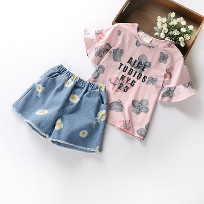 Όμορφο παιδικό σετ για κορίτσια - σορτς με λουλούδια κεντήματος και μπλούζα με κοντό μανίκι με λουλούδια