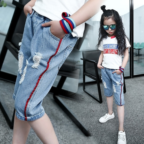 Дънкови панталони до коляното за момичета, леко накъсани