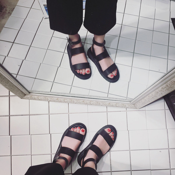 Κομψή, δερμάτινα σανδάλια