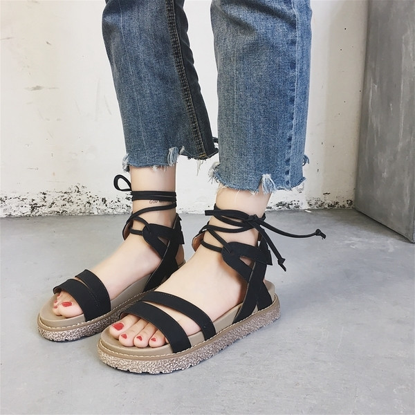 Καθημερινά κυρίες σανδάλια με μακρά δεσμούς, μαύρο και καφέ